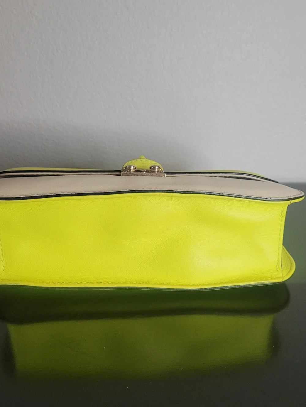 Valentino Garavani Glam Lock flap shoulder bag - Picture 10 of 15